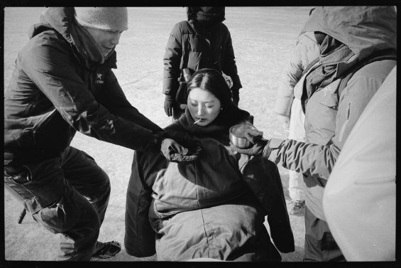 behind the scenes of the fashion photography production in Qinghai Lake