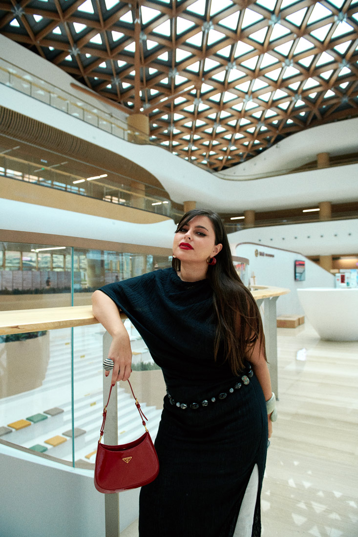 Mina Al Sheikhly visiting the HeYou Hospital in Shunde
