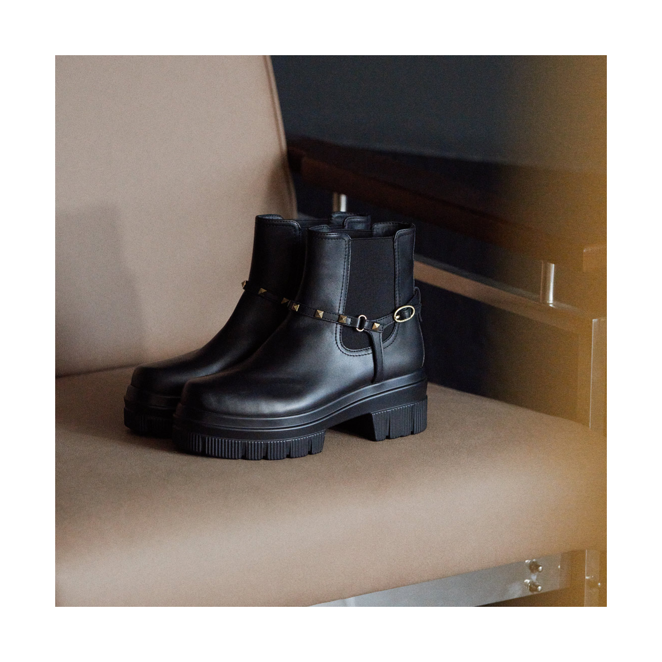 Still life photography for shoes and handbags for Everbest, a fashion brand for Singapore.