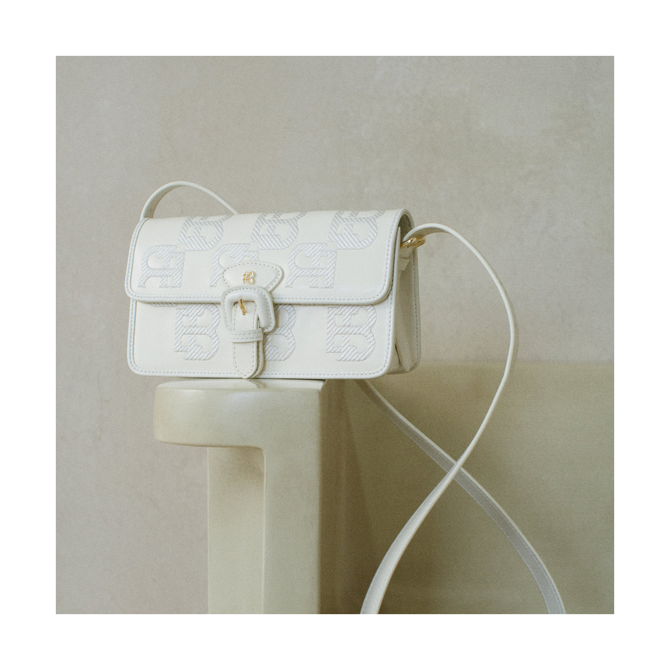 Still life photography for shoes and handbags for Everbest, a fashion brand for Singapore.
