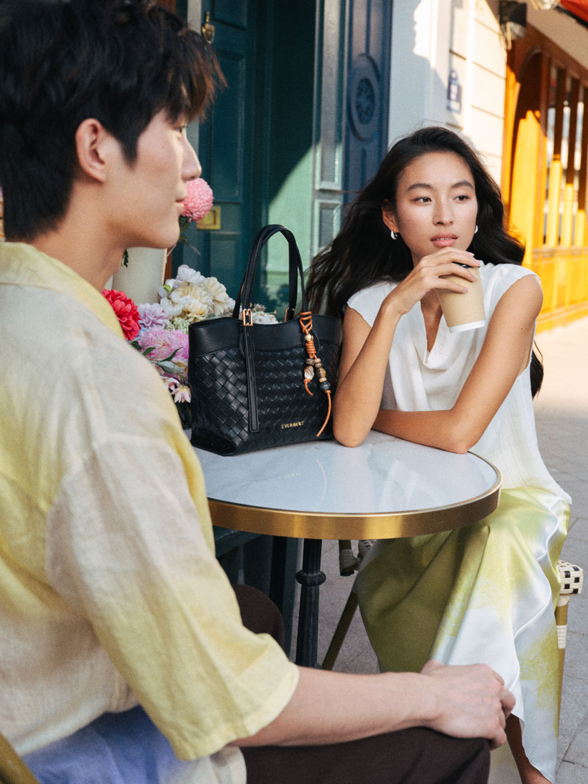 Everbest main campaign photography for handbags and shoes